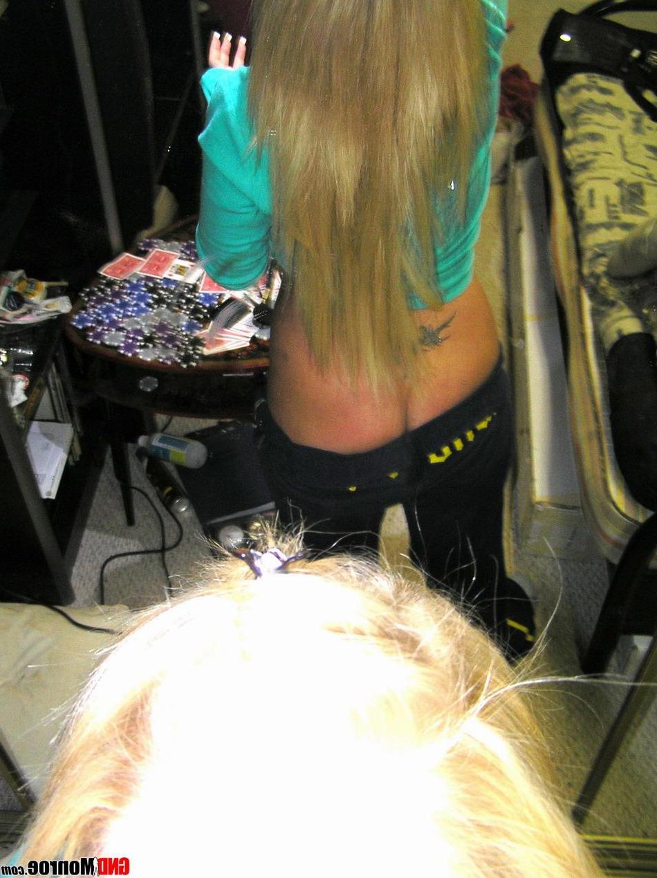 16P Pictures of teen GND Monroe teasing in her bedroom