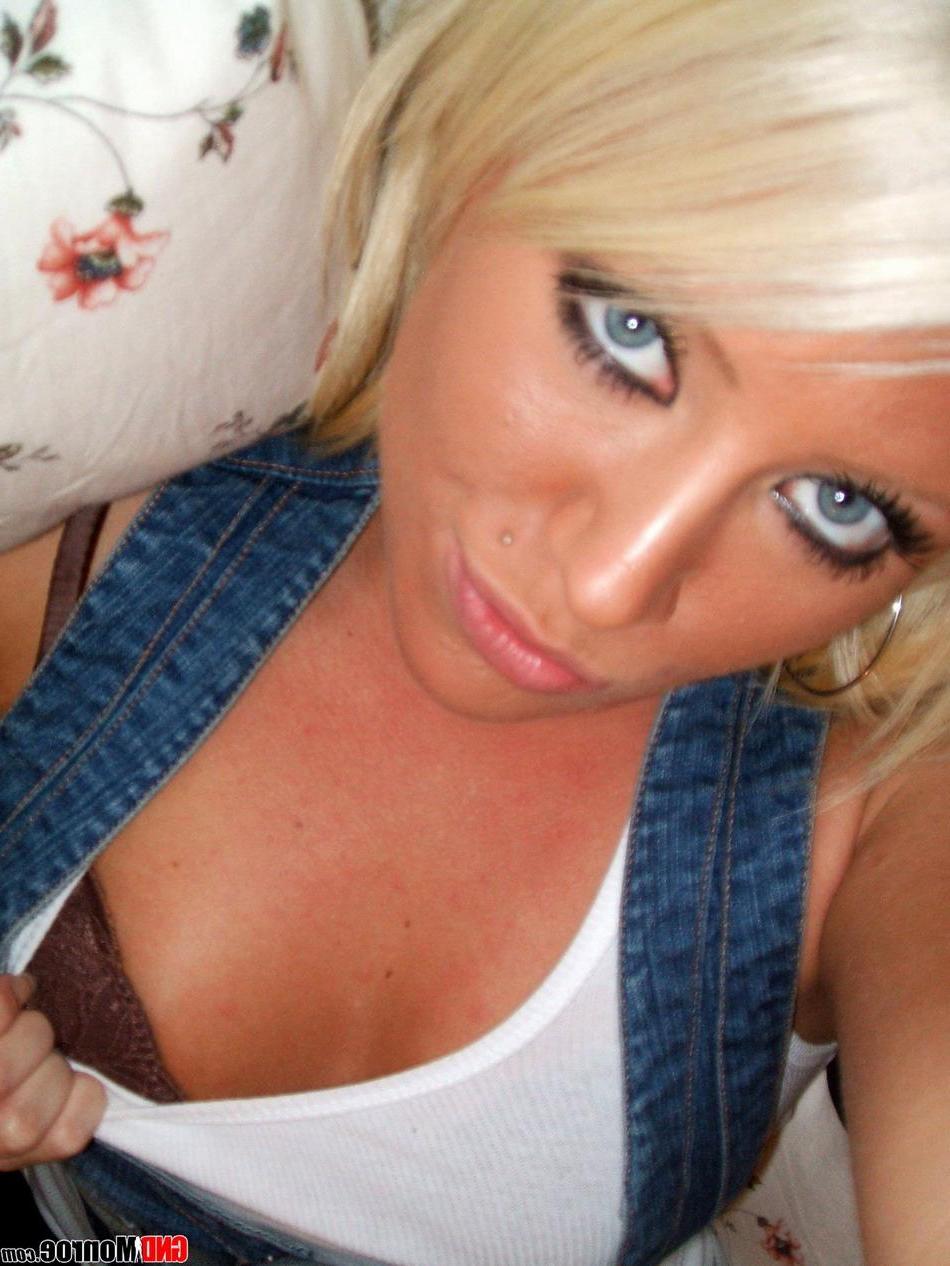 15P Pictures of teen model GND Monroe playing with her perfect body