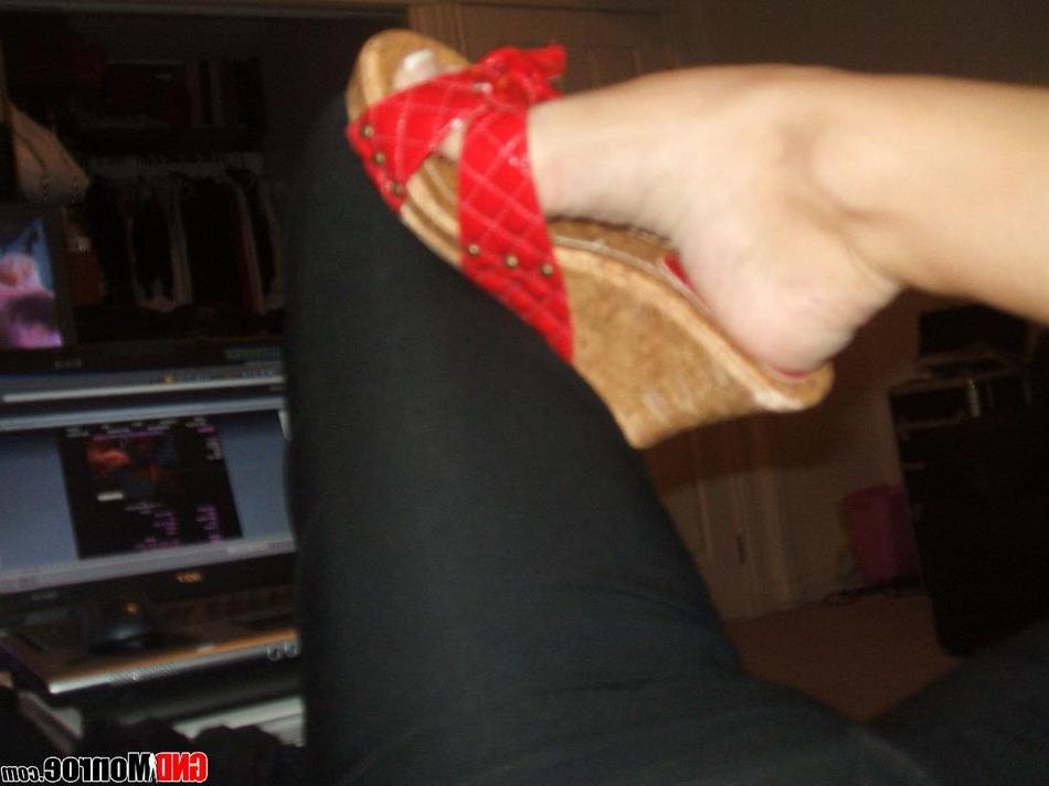 15P Pictures of teen model GND Monroe playing with her perfect body