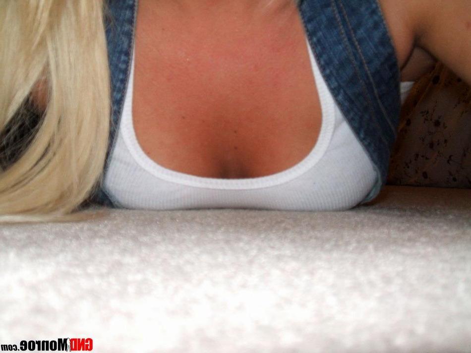 15P Pictures of teen model GND Monroe playing with her perfect body