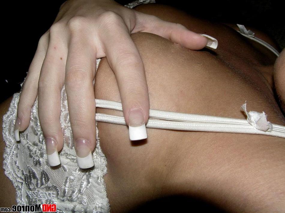 16P Pictures of teen GND Monroe shaking her hot body on cam