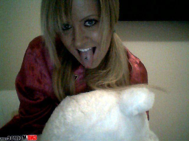 16P Pictures of GND Monroe showing off her body on cam