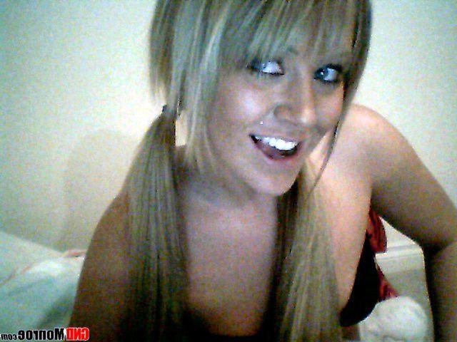 16P Pictures of GND Monroe showing off her body on cam