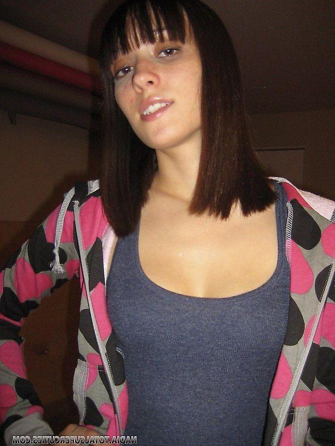 20P Pictures of Nadia showing her hot body