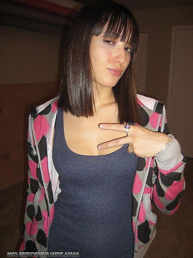 20P Pictures of Nadia showing her hot body