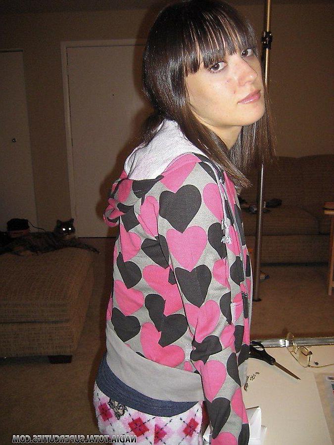 20P Pictures of Nadia showing her hot body