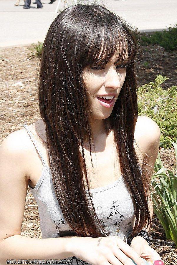 18P Pictures of teen star Nadia showing her hot body