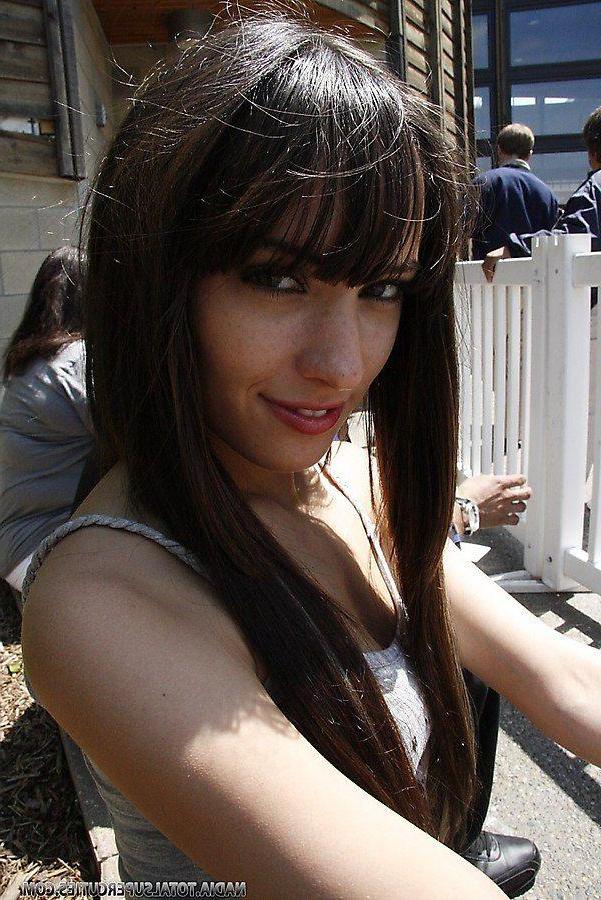 18P Pictures of teen star Nadia showing her hot body