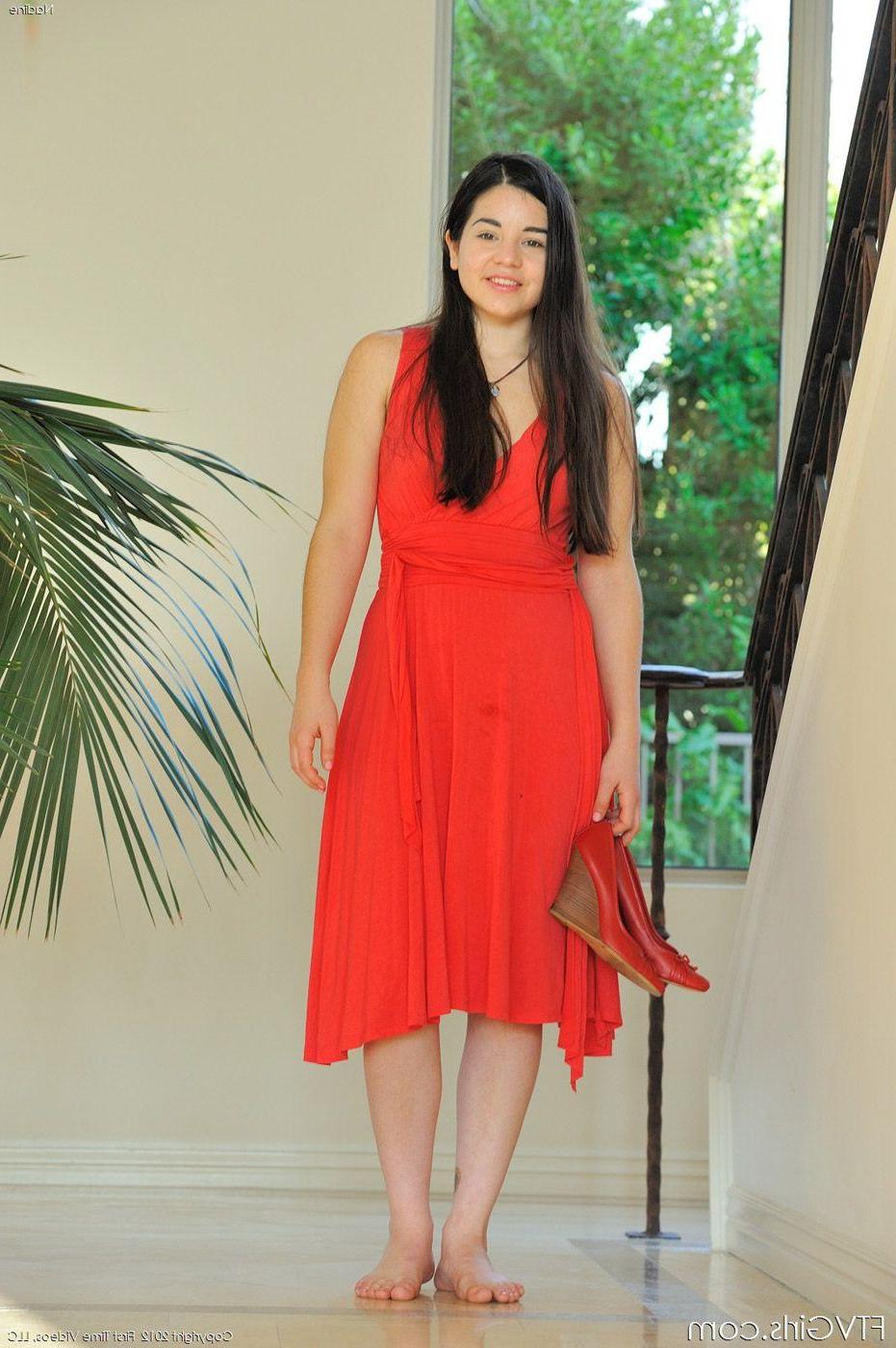 15P Pictures of Nadine showing you up her dress