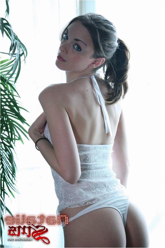 15P Pictures of Natalie Sins showing her hot fuckable body