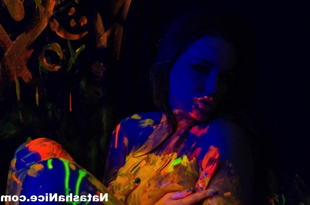 16P Busty Natasha Shoots A Fun And Sexy Black Light Promo For Her DVD