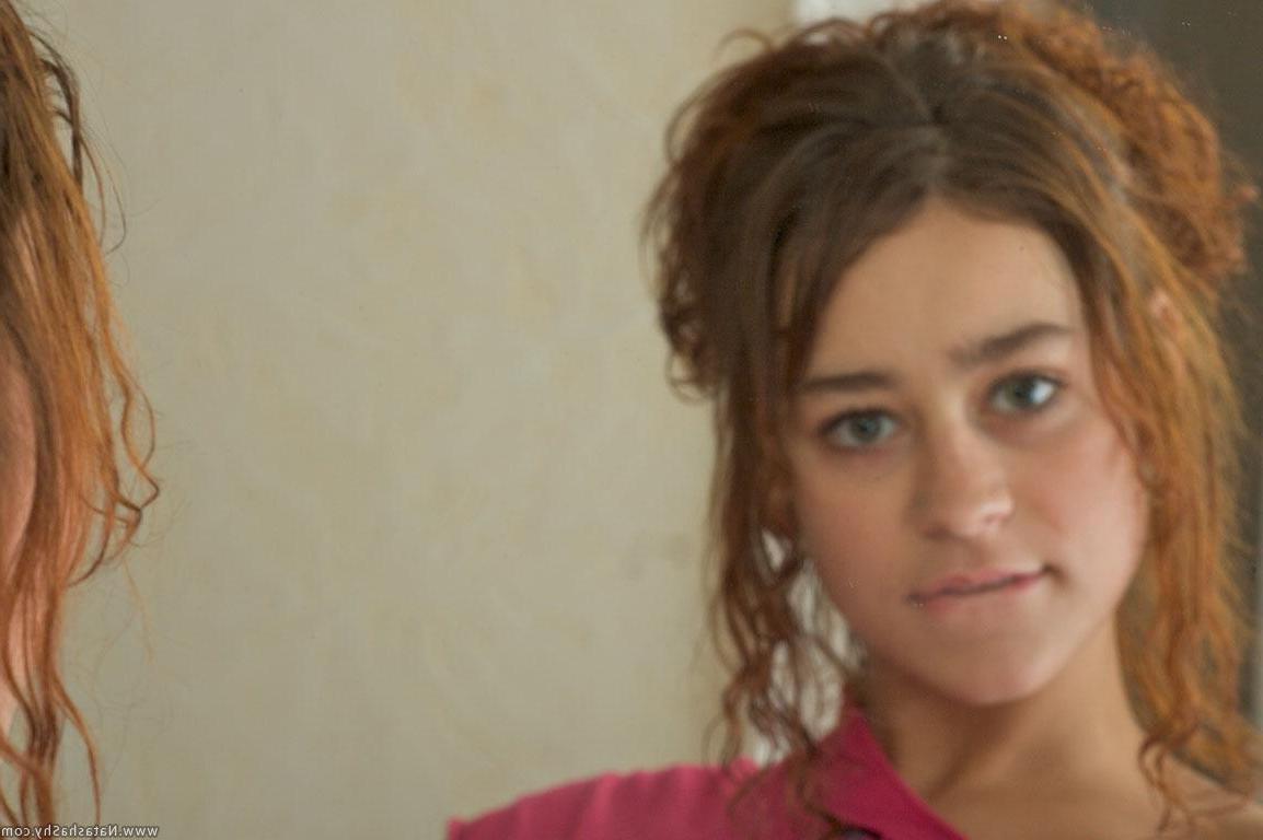 15P Pictures of teen Natasha Shy flaunting her cute teen body