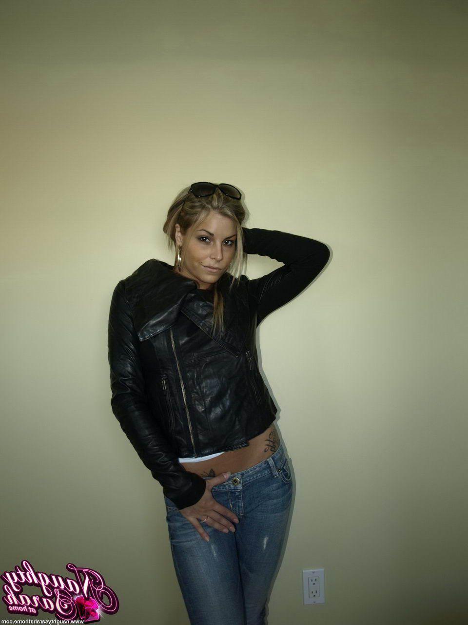 15P Pictures of Naughty Sarah teasing with her hot body
