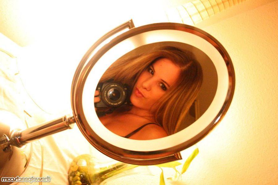 16P Pictures of teen cutie Nicole Sparks taking sexy pics of herself