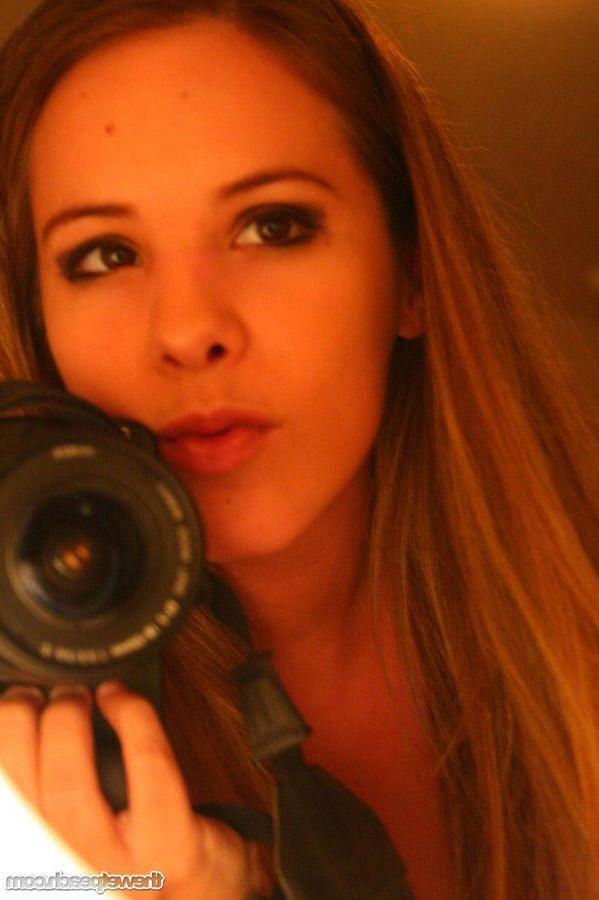 16P Pictures of teen cutie Nicole Sparks taking sexy pics of herself