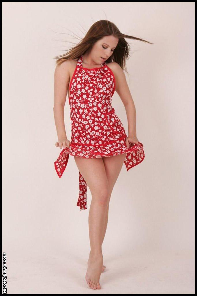 15P Pictures of Nicole Sparks slipping out of her dress