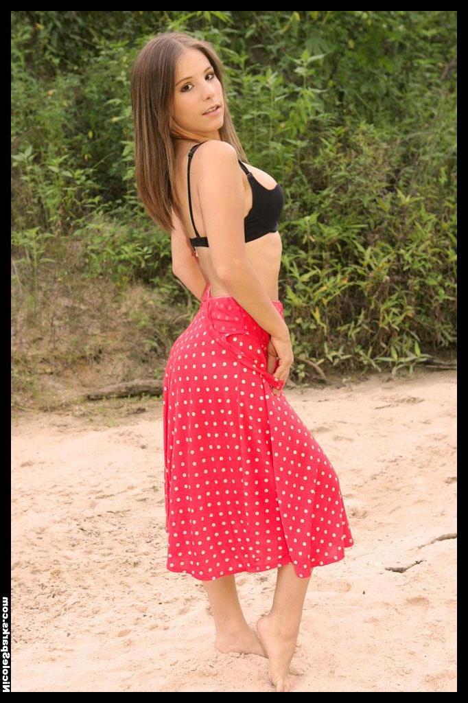 15P Nicole shows off her body on the beach