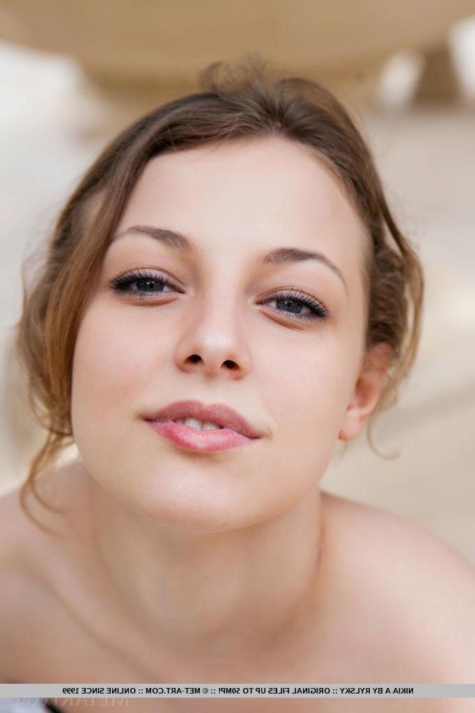 18P Beautiful teen girl Nikia A displays her incredible body outside