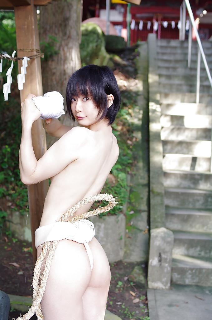 17P Ushijima - Japanese Cosplay model (NN)