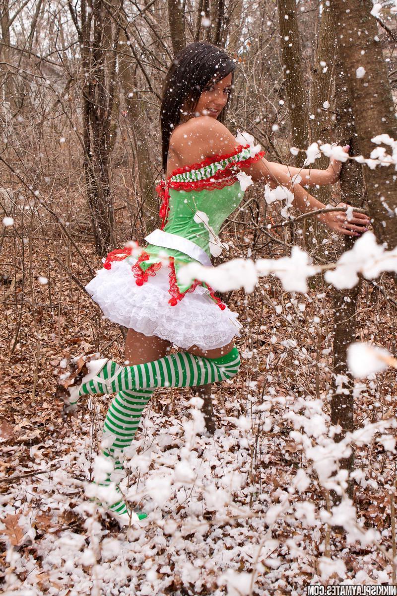 15P Pictures of Nikki wishing you a very Merry Christmas!