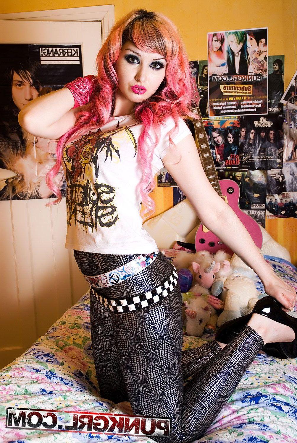 20P Pictures of Nina Terror getting kinky in the bedroom