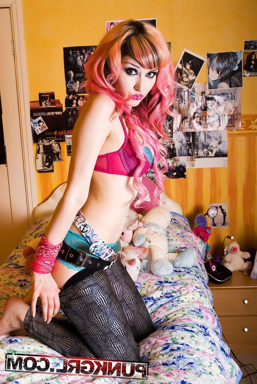 20P Pictures of Nina Terror getting kinky in the bedroom