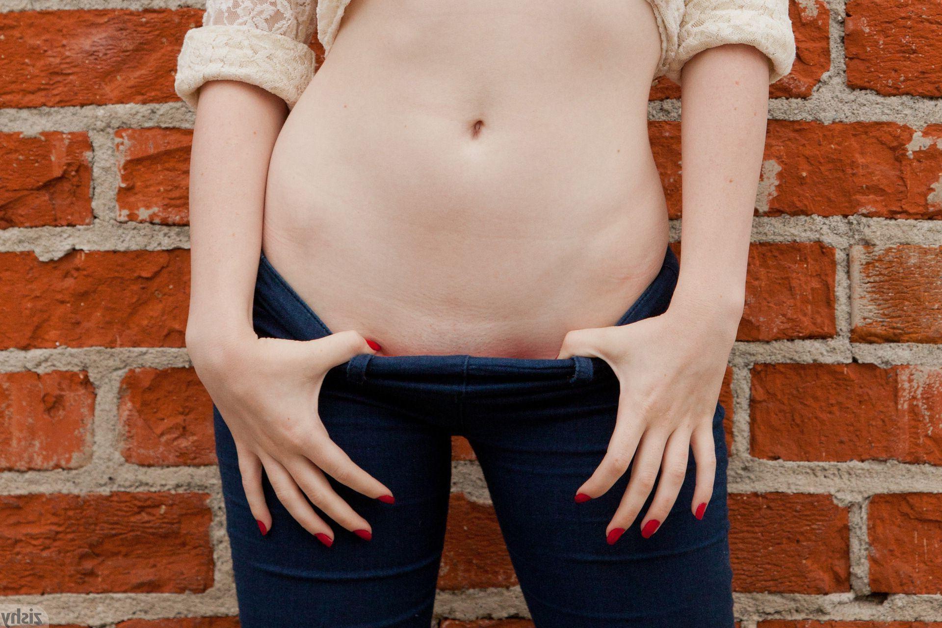12P Redhead hottie Olivia Pelton teases in a sexy pair of jeans