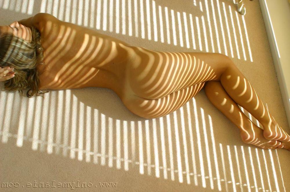 20P Pictures of teen Only Melanie showing off her hot body