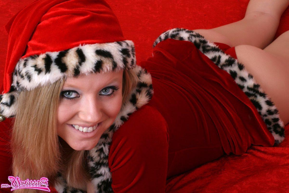 16P Pictures of teen hottie Passion 18 dressed up all sexy for xmas