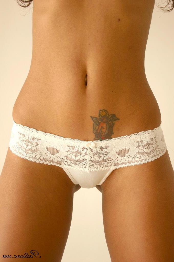 15P Pictures of Polliana teasing in panties and a hat
