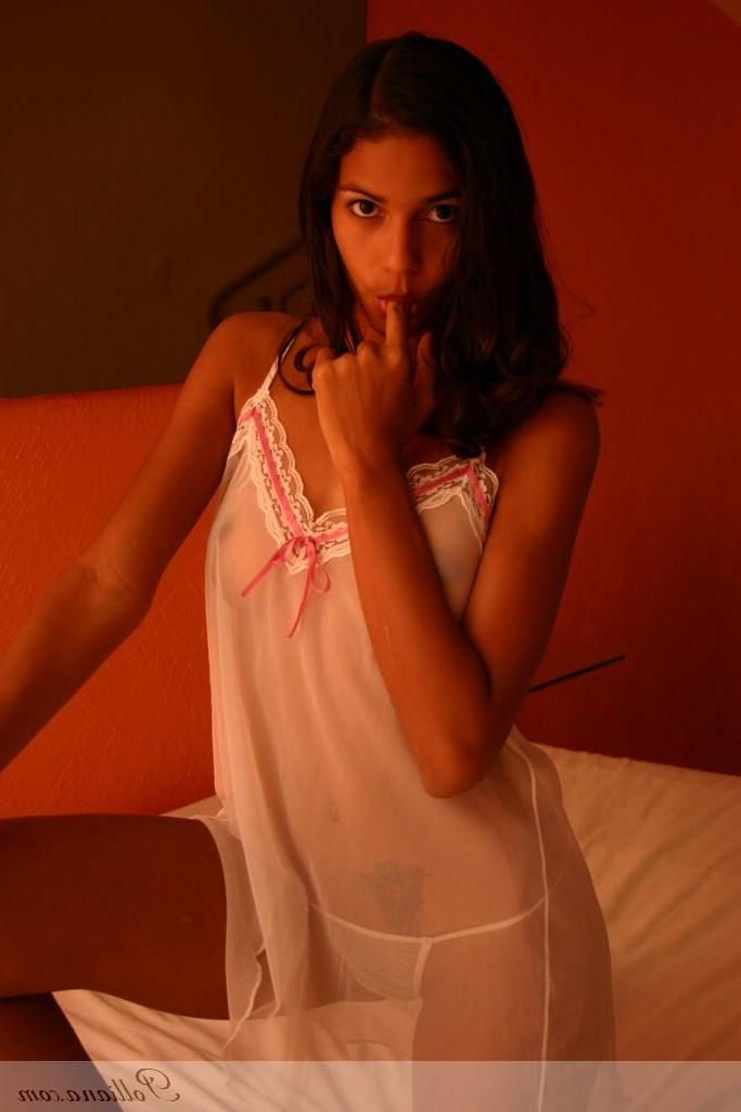 16P Pictures of teen slut Polliana waiting for you in her panties