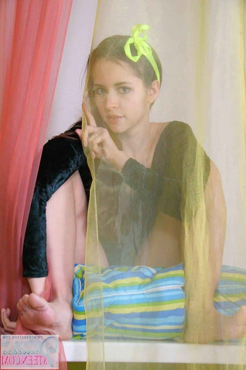 15P Pictures of Princess 8Teen exposing her hot body