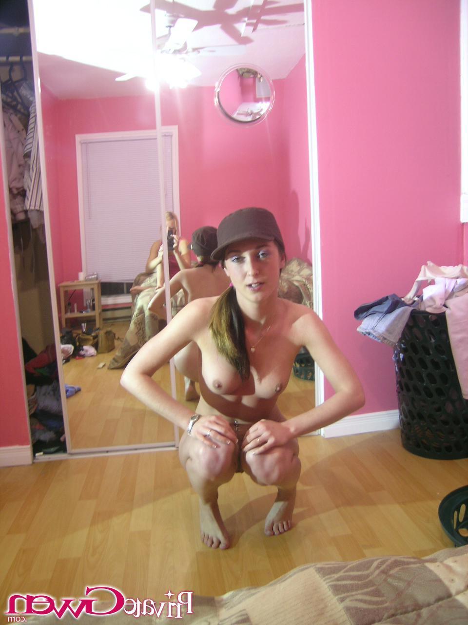 16P Pictures of Private Gwen all naked in her bedroom