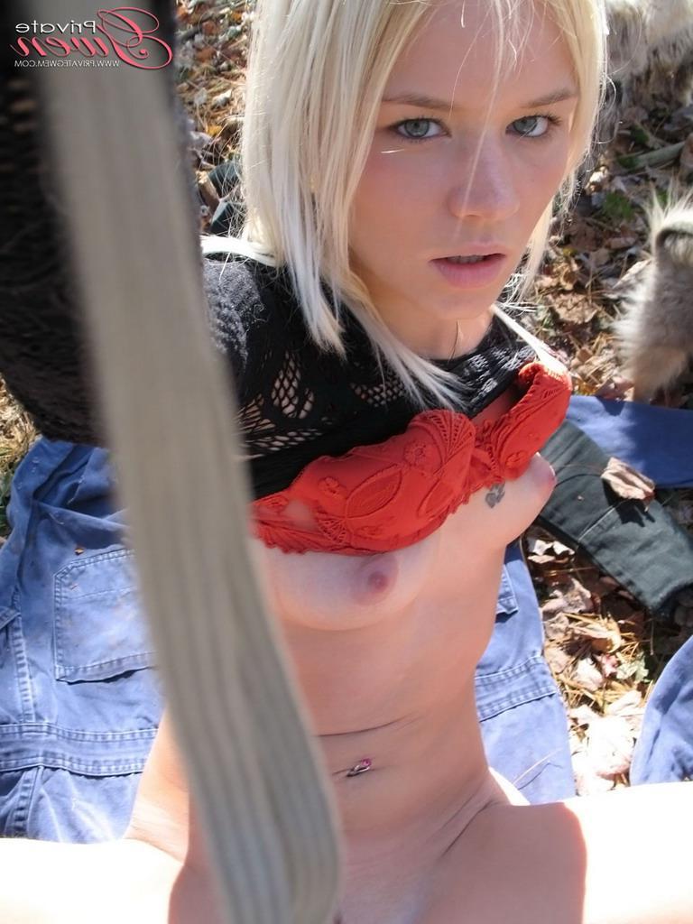 16P Pictures of teen babe Private Gwen getting some hot sex outside