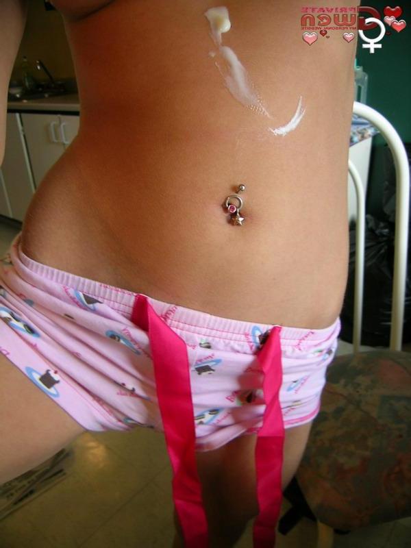 16P Pictures of Private Gwen covering her body in yogurt