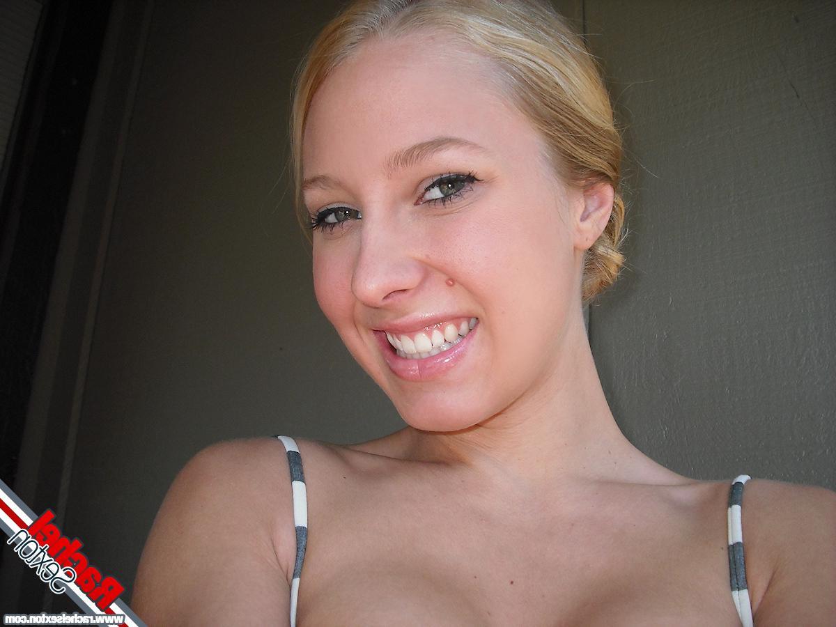 14P Pictures of teen Rachel Sexton teasing with her hot body