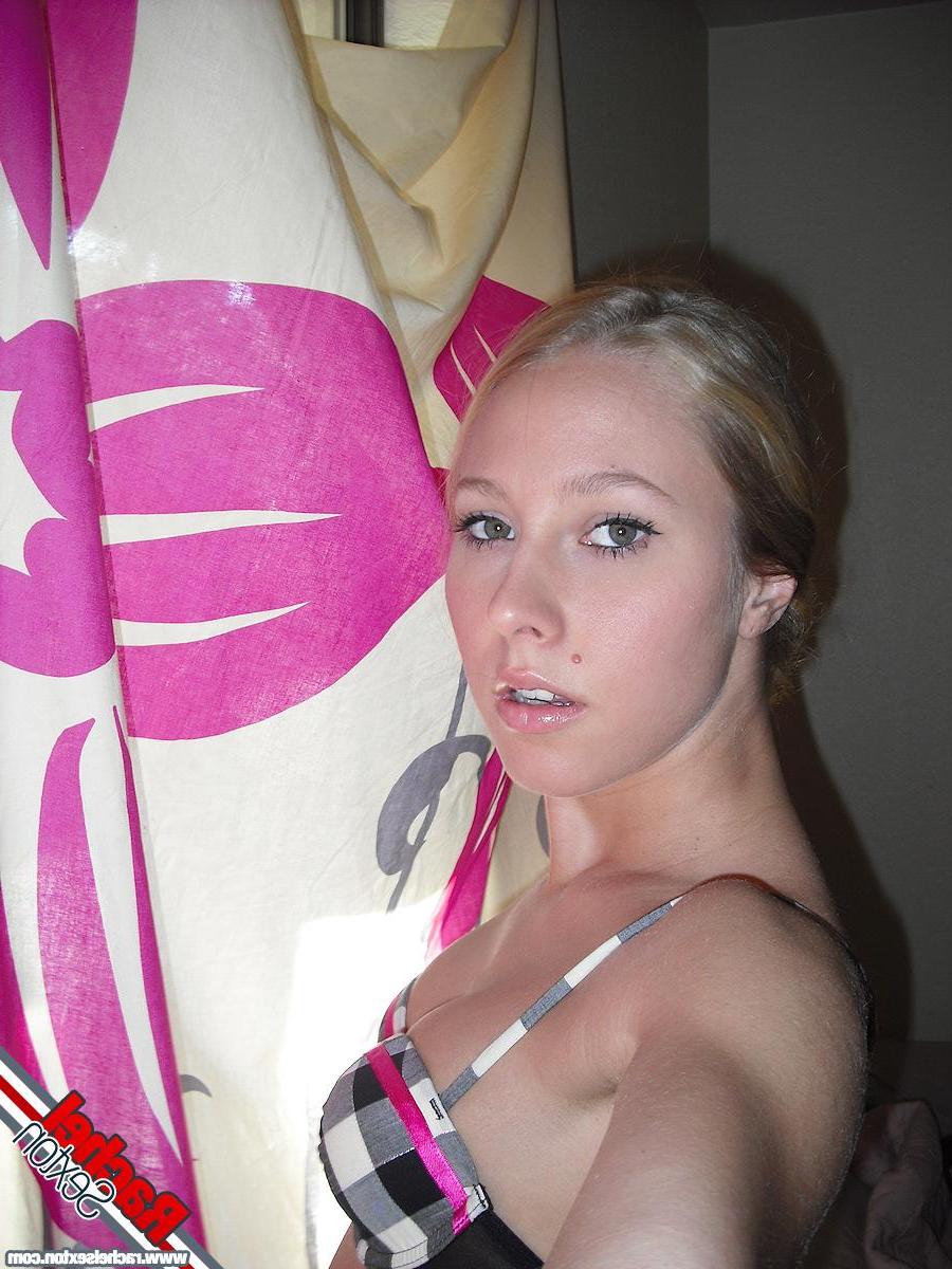 14P Pictures of teen Rachel Sexton teasing with her hot body