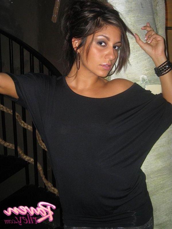 20P Pictures of teen nympho Raven Riley showing her hot body