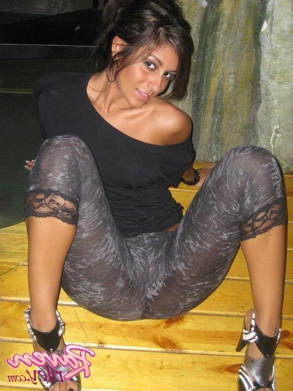 20P Pictures of teen nympho Raven Riley showing her hot body