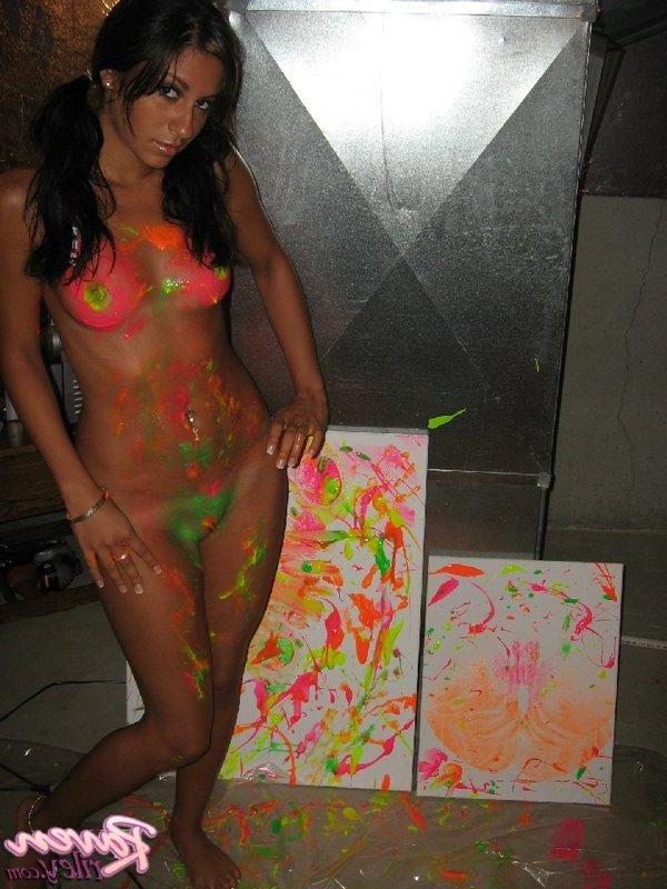 16P Raven Riley gets naked and paints her sexy teen body