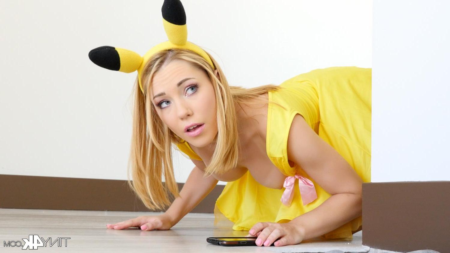 16P Pokemon chaser Raylin Ann catches a huge dick