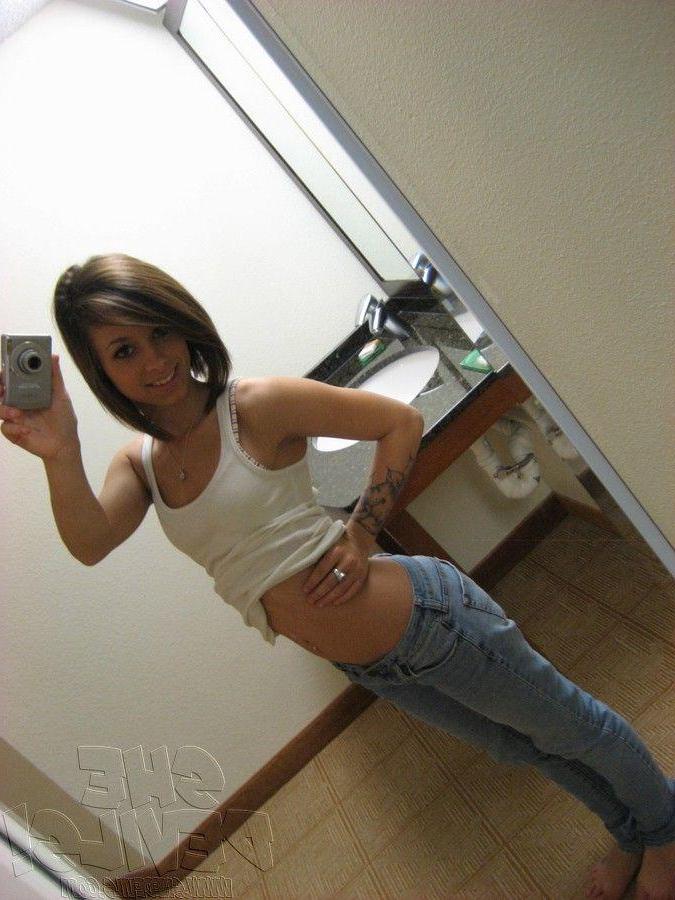12P Pictures of a naughty teen taking pics of herself