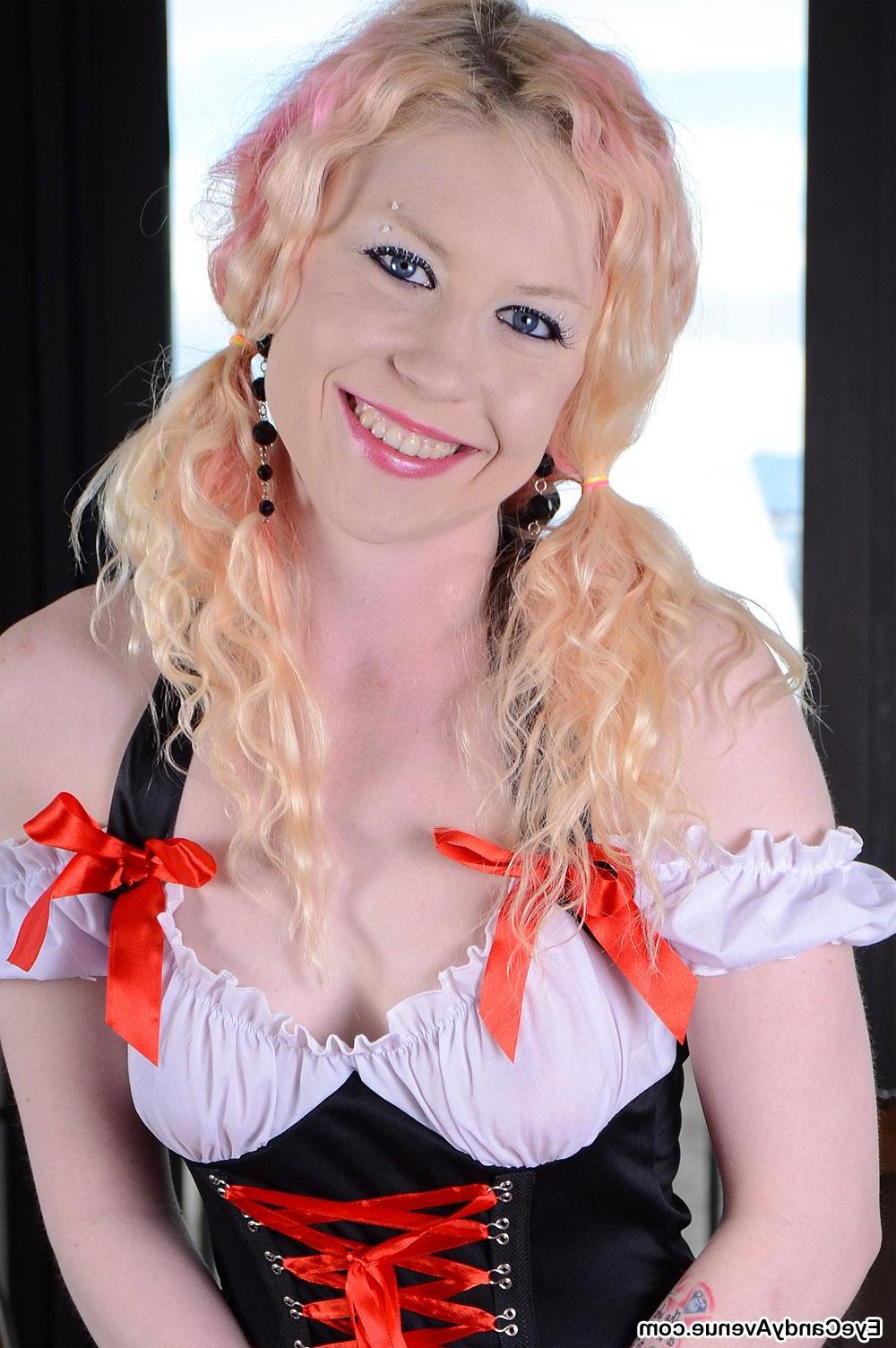 16P Beautiful girl Sam is a sexy perky pirate! Argggh!