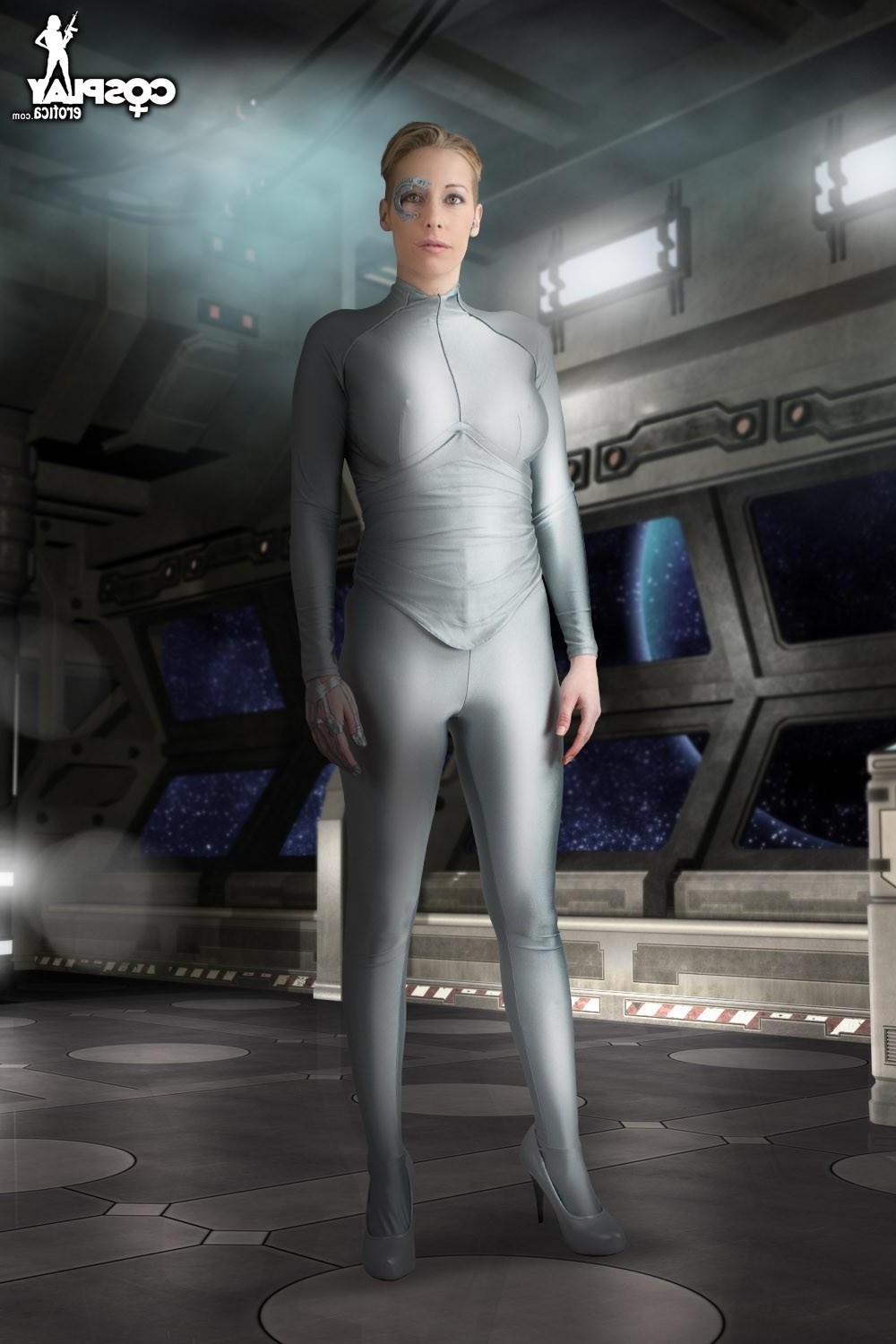 12P Hot cosplay girl Sandy Bell is your fantasy Seven of Nine for the night
