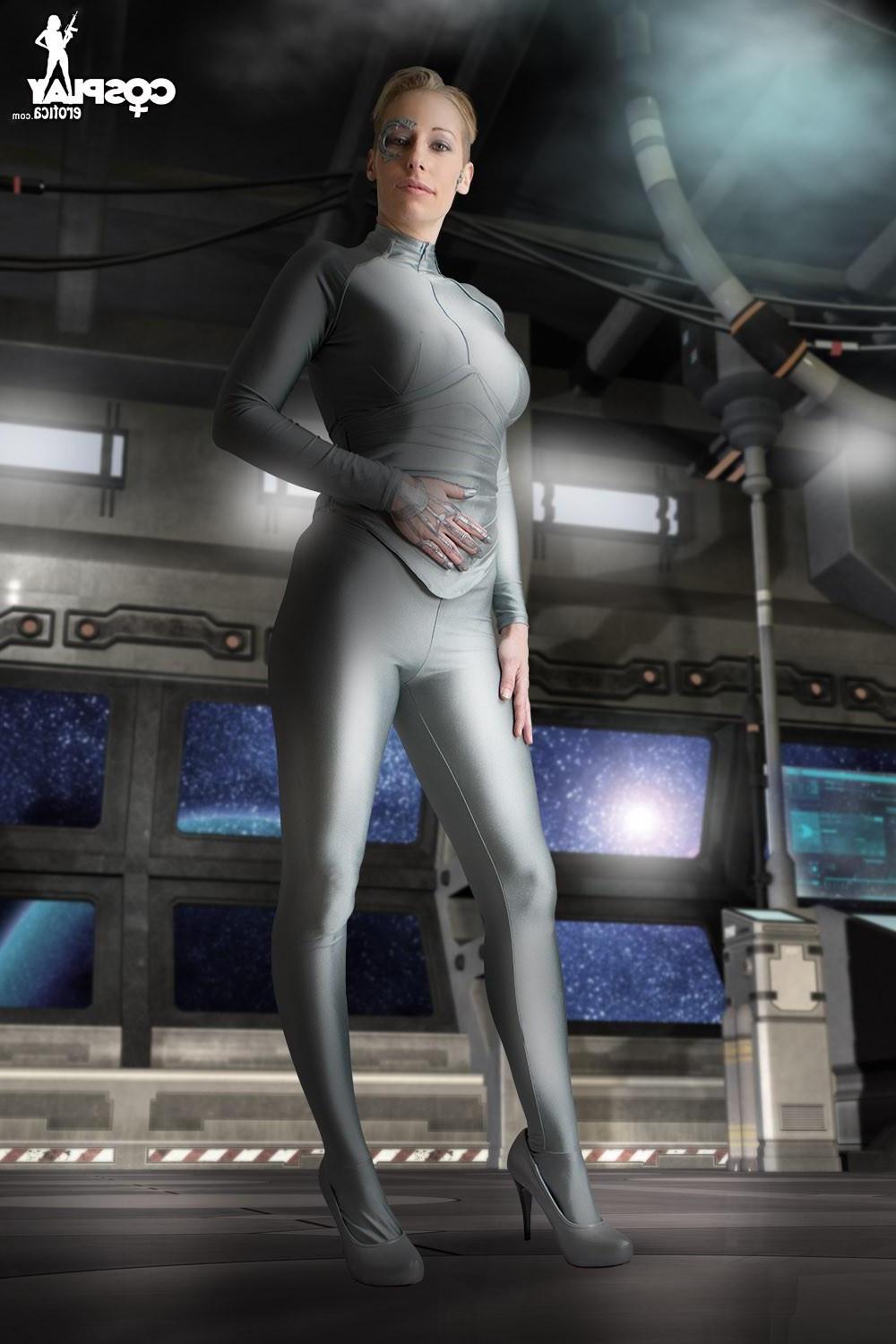 12P Hot cosplay girl Sandy Bell is your fantasy Seven of Nine for the night