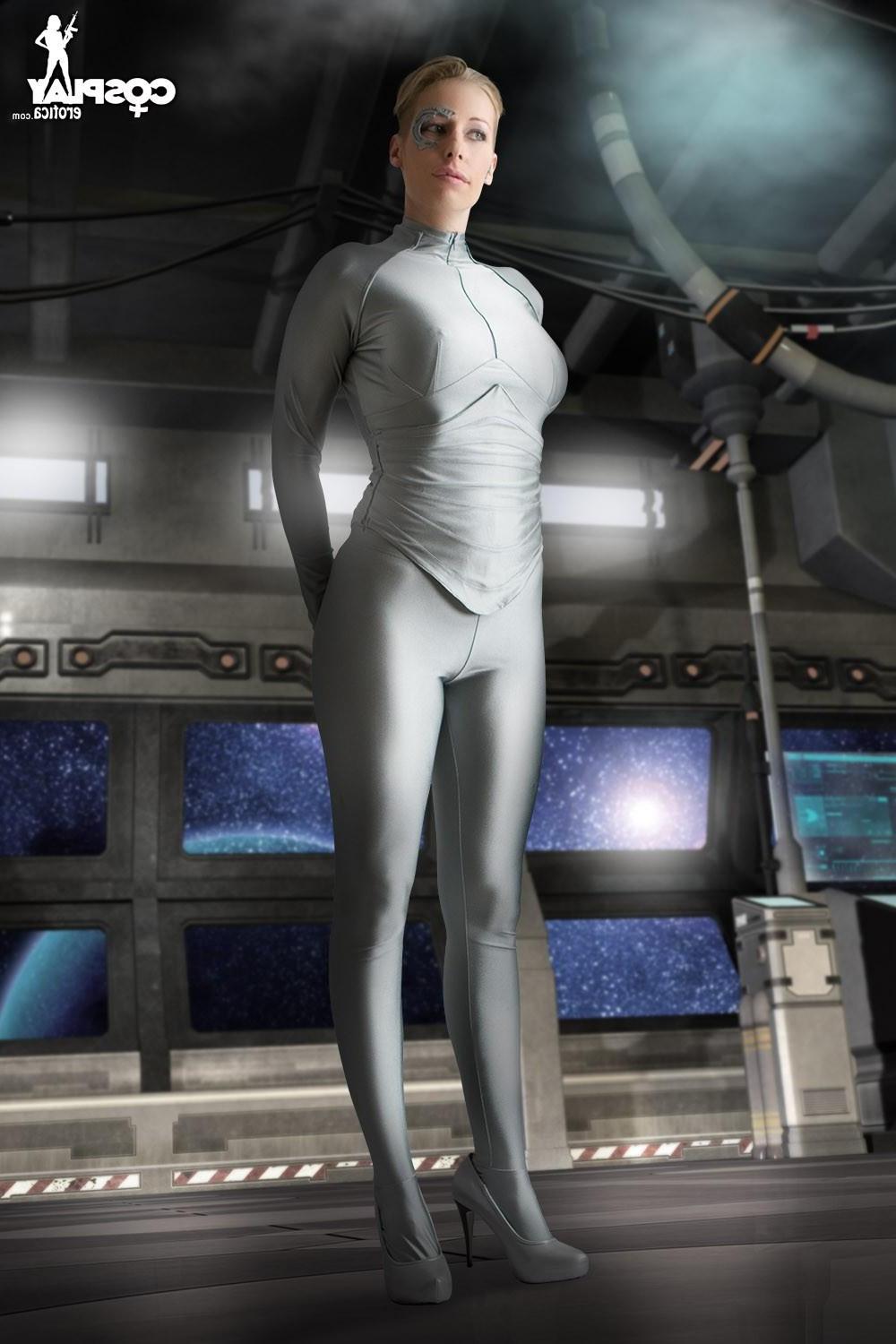 12P Hot cosplay girl Sandy Bell is your fantasy Seven of Nine for the night