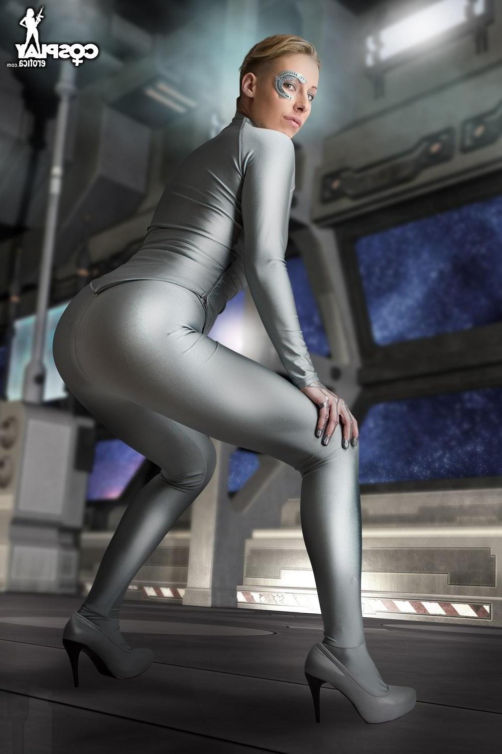 12P Hot cosplay girl Sandy Bell is your fantasy Seven of Nine for the night