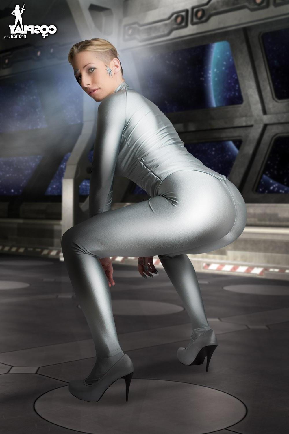 12P Hot cosplay girl Sandy Bell is your fantasy Seven of Nine for the night