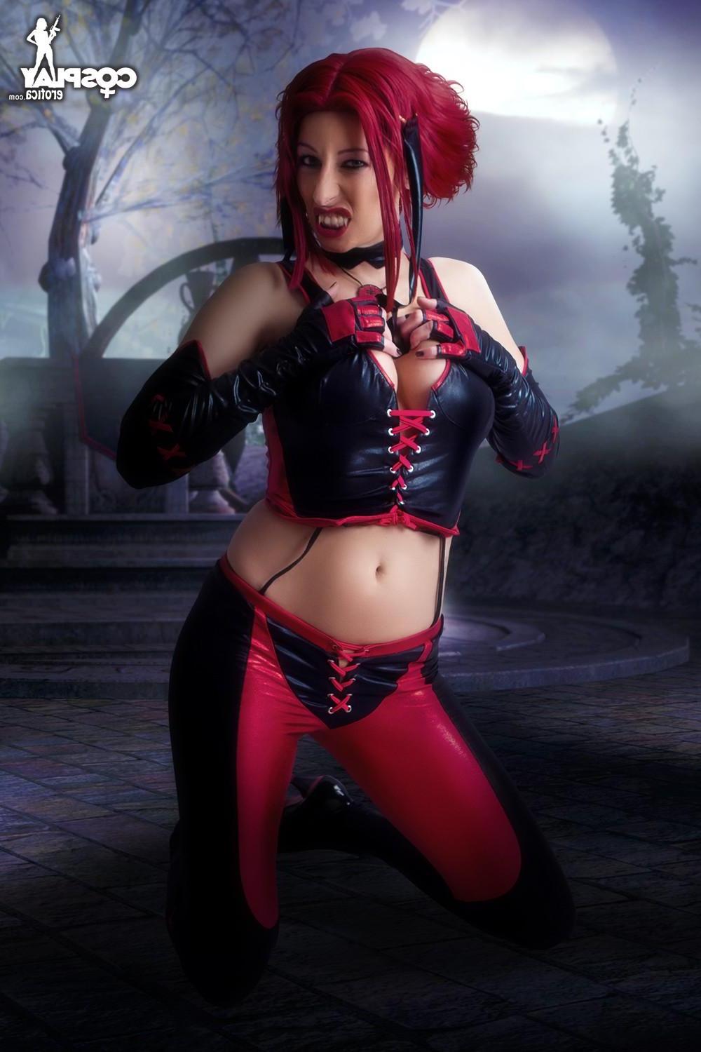 12P Hot cosplayer Sandy Bell gets her BloodRayne geek on