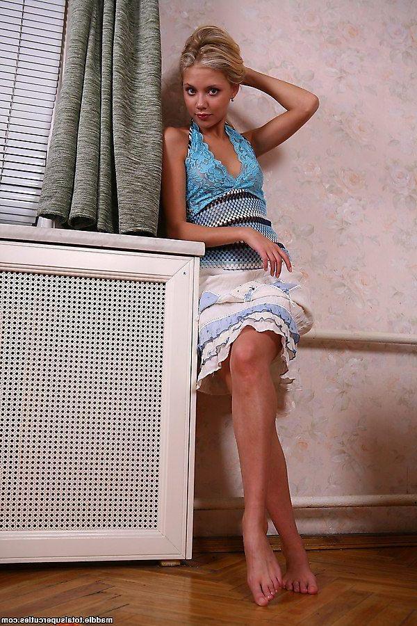 20P Pictures of teen cutie Maddie showing her hot body